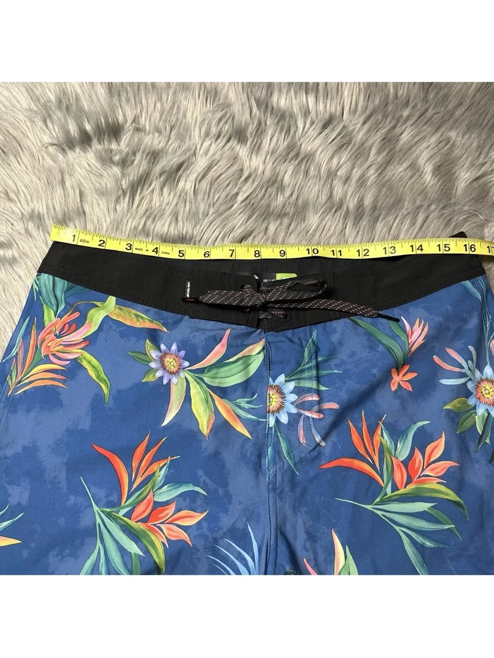 Quiksilver Men’s Blue Tropical Floral Board Shorts Size 32